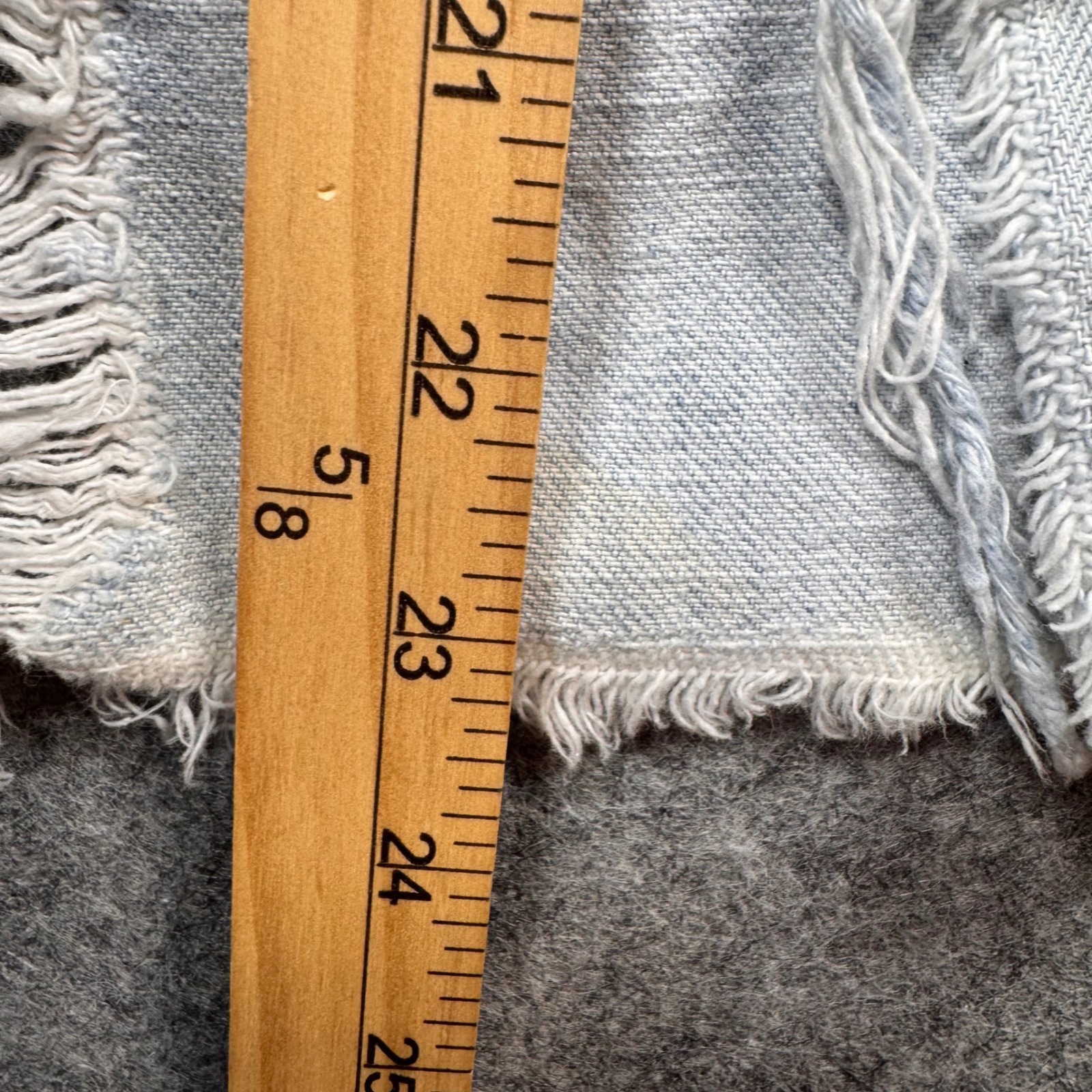 Carmar Denim Distressed Light Wash Ripped Raw Hem Jeans Womens Size 28 — image 4 of 8